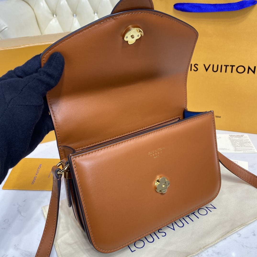 Louis Vuitton LV PONT 9 SOFT Smooth calfskin Shoudler Bag M55946 Summer Gold